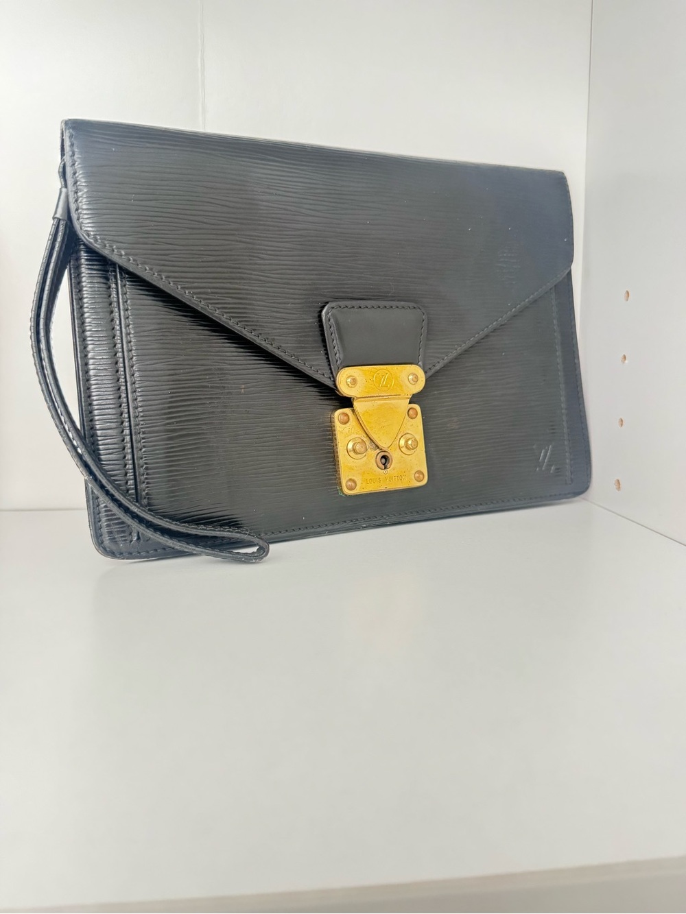Authentic Louis Vuitton Epi Sellier
Dragonne Clutch Black Vintage
